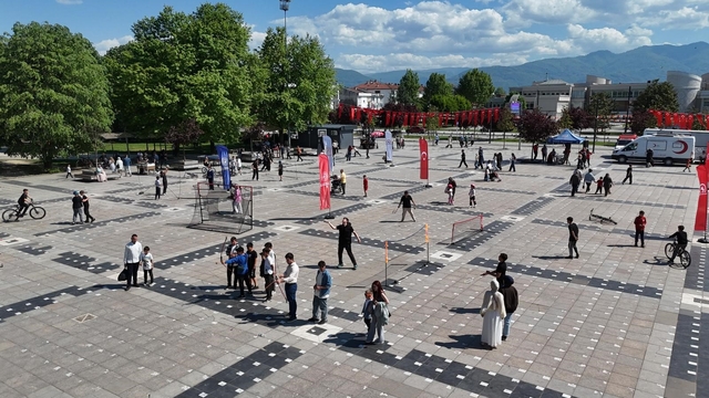 Gençler spor alanlarında kıyasıya rekabet etti