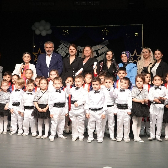 Minikler yetenekleri ile parmak ısırttı