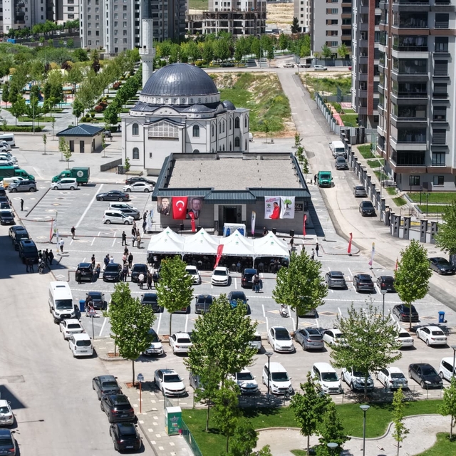 Şehitkamil'den bir taziye evi daha
Yılmaz: "İlçemizin ihtiyaçlarını birer b...