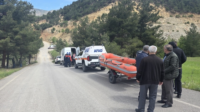 Kazanın şokuyla kendini Kelkit Çayı'na attı, AFAD ekiplerinin arama çalışmaları sürüyor
