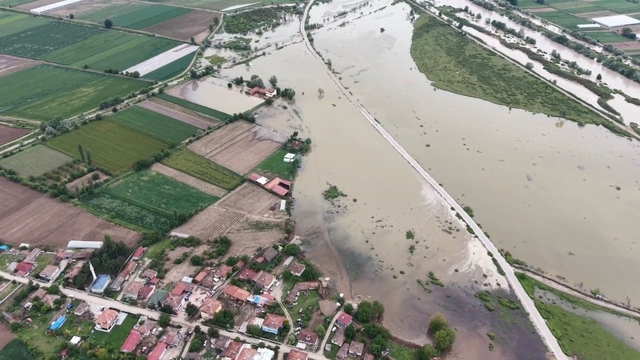 Erbaa'daki taşkının bilançosu gün ağarınca ortaya çıktı