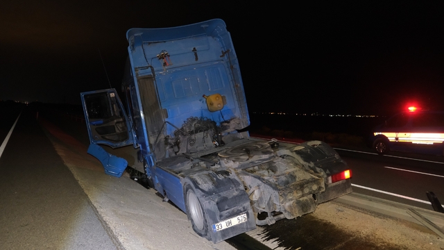 Karaman'da bariyerlere çarpan tır refüje düştü: 1 yaralı