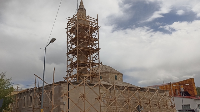 Tarihi Gürün Ulu Cami yıl sonunda ibadete açılacak
Depremde hasar gören Gürün Ulu Cami, yıl sonunda tamamlanması planlanan restorasyon çalışmalarının ardından yeniden ibadete açılacak
