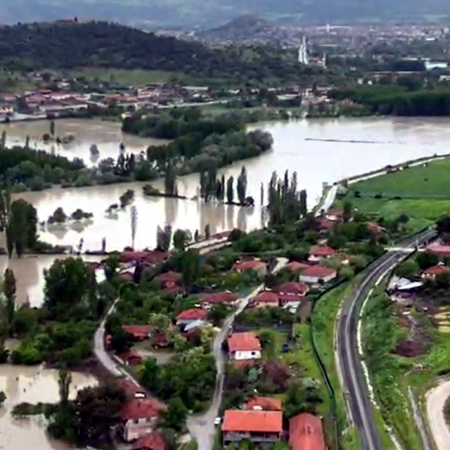 Tokat'ta sağanak sonrası su altında kalan tarım arazileri dronla görüntülen...