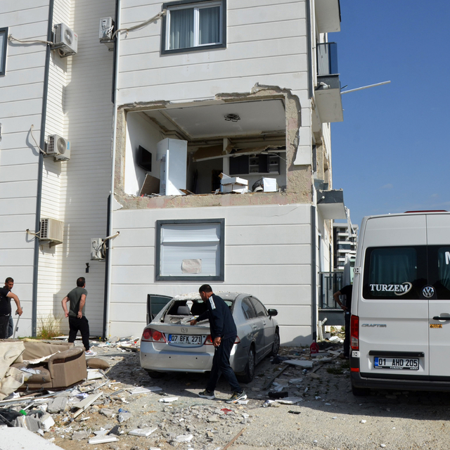 Evde gaz sıkışması nedeniyle patlama: 1 yaralı