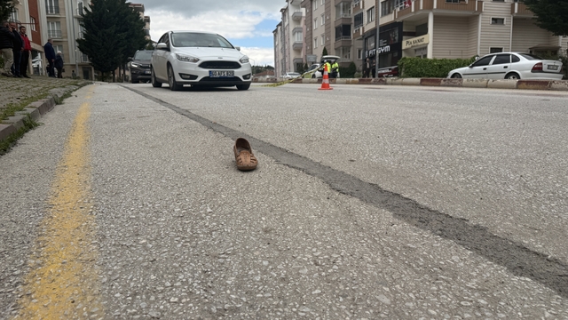 Alkollü sürücünün kullandığı otomobilin çarptığı kadın kurtarılamadı