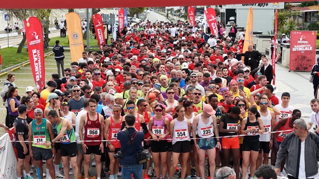 Samsun'da 19 Mayıs coşkusu, yarı maraton ve İstiklal Koşusu ile taçlandı