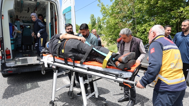 Elazığ'da trafik kazası: 2'si çocuk 5 yaralı