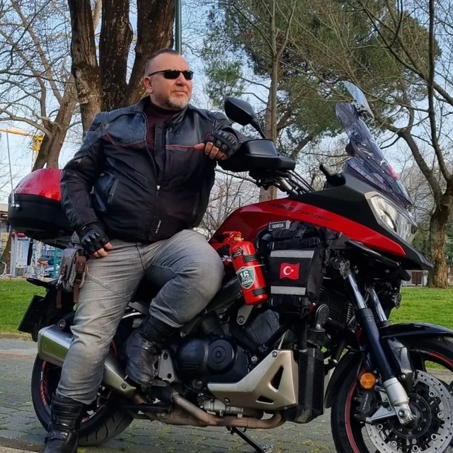Tünelde otomobille çarpışan motosikletin sürücüsü öldü, oğlu yaralandı