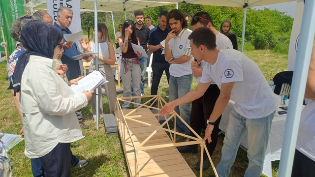 Mühendislik öğrencileri Sakarya'da "ahşap köprü" yarışmasında buluştu