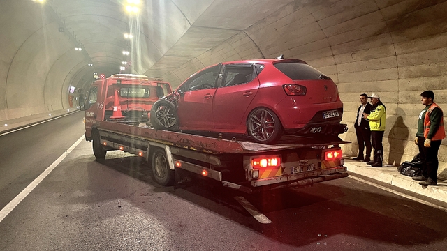 Bursa'da otomobille motosikletin çarpıştığı kazada 1 kişi öldü, 2 kişi yaralandı