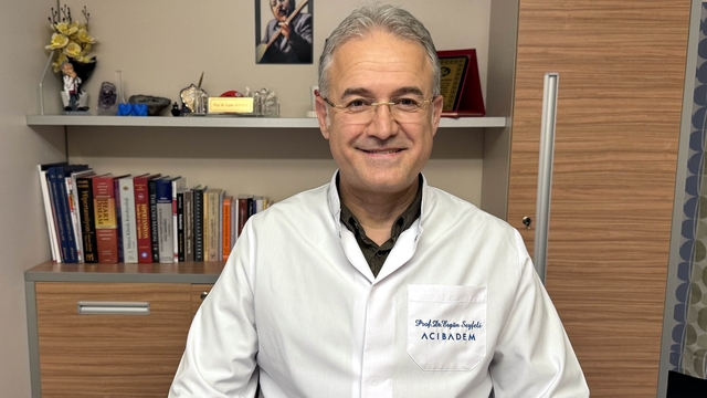 Hipertansiyonda gizli belirtiler önemli
Prof. Dr. Ergün Seyfeli: "Hipertansiyon; hastalığın önemli bir kısmı sessiz seyretse de hastalar baş ağrısı, nefes darlığı, çarpıntı, çabuk yorulma gibi şikayetlerle karşımıza çıkıyor"
"Tansiyon ölçümleri doğru yapılmalı"