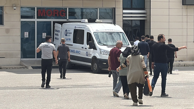 Trafikte yol verme kavgası: 3 ölü (2)