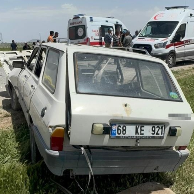Otomobille hafif ticari araç çarpıştı: 4 yaralı