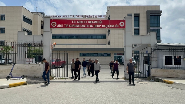 GÜNCELLEME - Antalya'da silahlı kavgada 3 kişi hayatını kaybetti