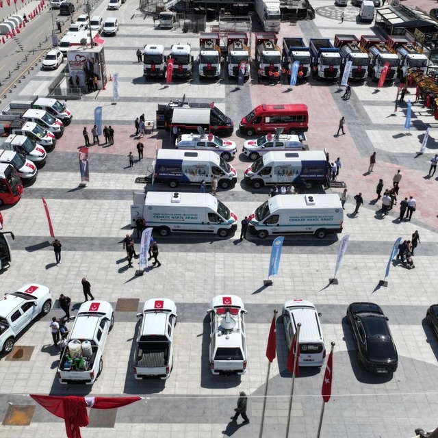 Manisa'ya 376 araçlık dev filo
Manisa BB 2.3 milyar değerinde toplam 376 ar...