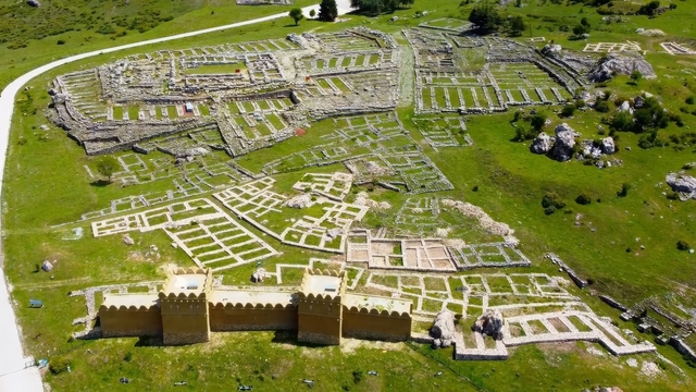 UNESCO mirası Hattuşa'da 7 bin yıllık tarihe yürüyüş: Doğaseverler Hitit Yolu'nda buluştu