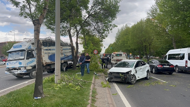 Kamyon ile otomobil çarpıştı: 1 yaralı