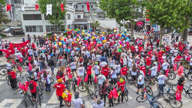 Denizli'de "Umuda Pedal Çevir" Bisiklet Şenliği kortej yürüyüşüyle başladı