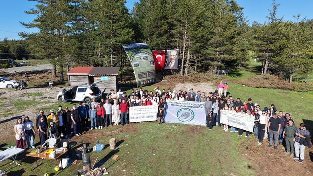Eşsiz manzaraya sahip yaylada, 19 Mayıs Gençlik Festivali coşkusu
Kastamonu'da 19 Mayıs coşkusu, Araç yaylalarında gençlik festivaliyle kutlandı