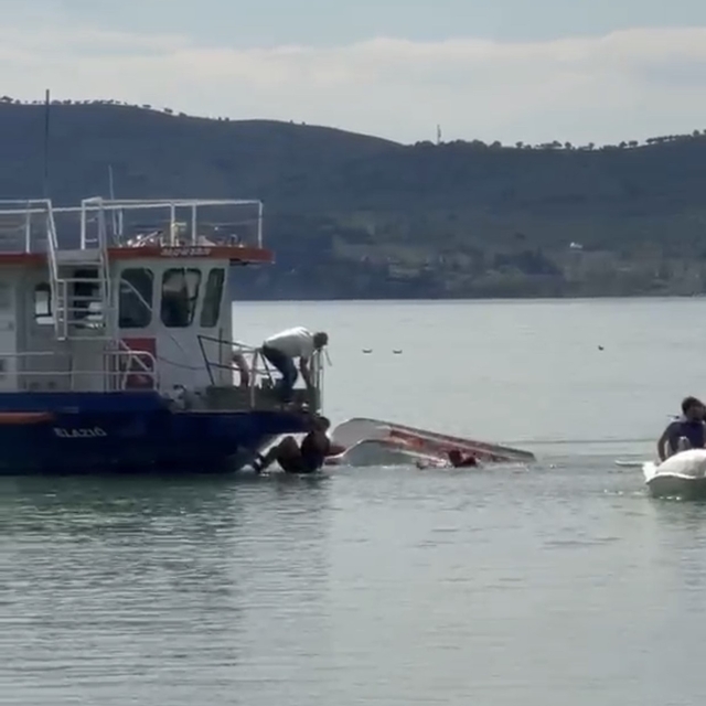 Elazığ'da deniz bisikleti devrildi: 2 kişi kurtarıldı