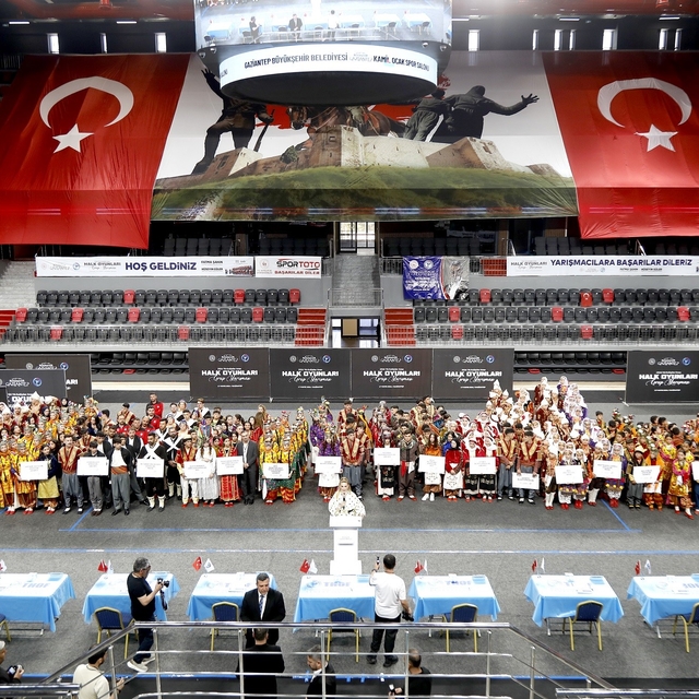Gaziantep'te 'Türkiye Halk Oyunları Kulüpler Arası Bölge Şampiyonası' düzen...