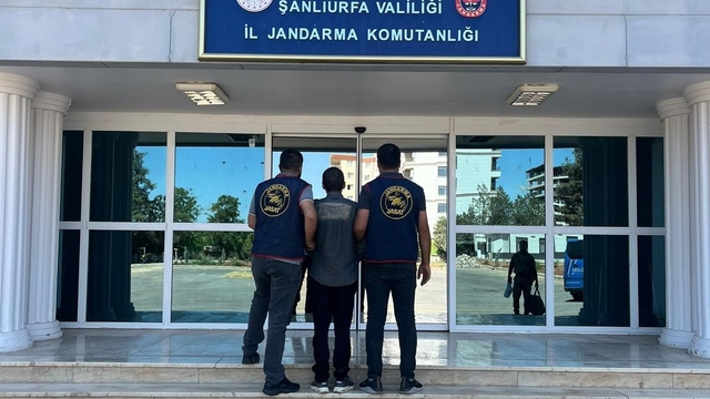 Dolandırıcılık suçundan aranan şahıs yakalandı