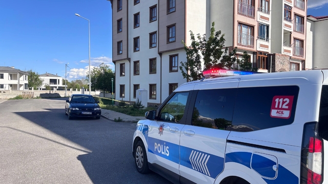 Erzincan'da 4'üncü kattan düşen çocuk ağır yaralandı