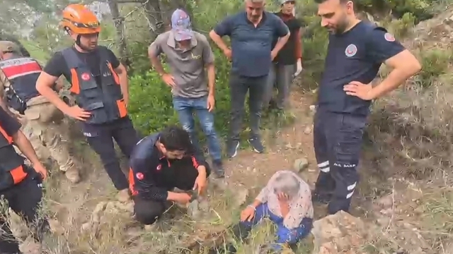 Kekik toplarken yüksekten düşen kadın kurtarıldı