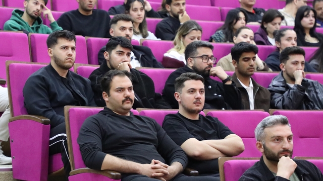 BARÜ'de alanında uzman isimler kadın futbolunda medyanın rolünü anlattı