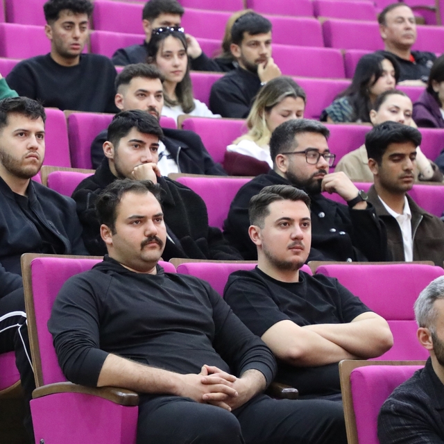 BARÜ'de alanında uzman isimler kadın futbolunda medyanın rolünü anlattı