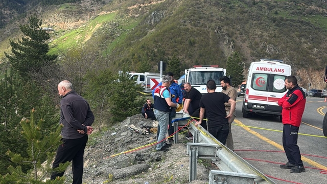 Motosiklet uçuruma yuvarlandı; 1 ölü, 1 yaralı