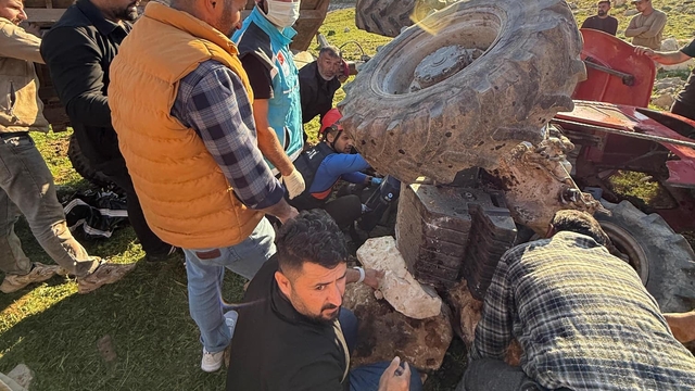 Siirt'te devrilen traktördeki 2 kişi öldü