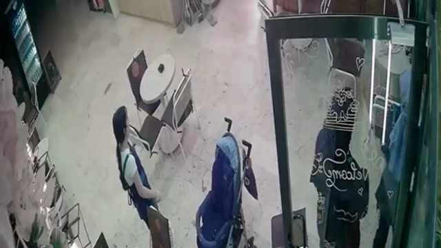 Bursa'da Fenerbahçeliler Derneğinde 2 çocuk yangın çıkardı; o anlar kamerada