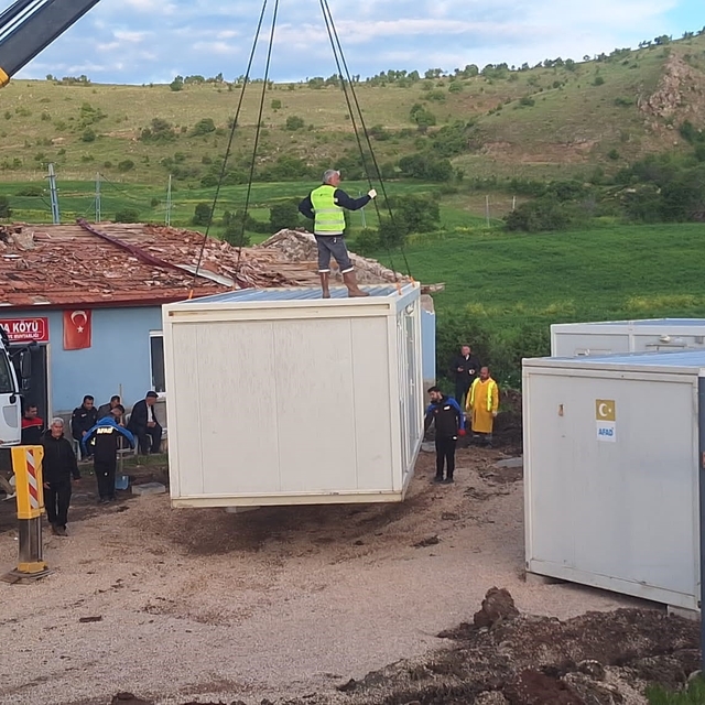 Çorum'da hortumdan etkilenen köylerde yaralar sarılıyor