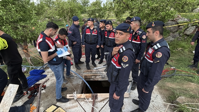 Aksaray'da su kuyusunda temizlik faciası: 3 ölü, 1 ağır yaralı
Su kuyusuna temizlik için inen adamdan haber alamayınca kuyuya inen 2 kardeş ve 1 kuzen de kuyudan çıkamadı