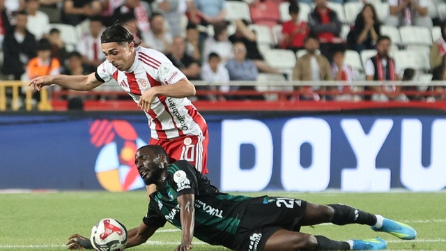 Trendyol Süper Lig: Antalyaspor: 0 - Kocaelispor: 0 (İlk yarı)