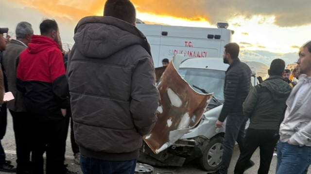 Hakkari'de zincirleme trafik kazası: 11 yaralı