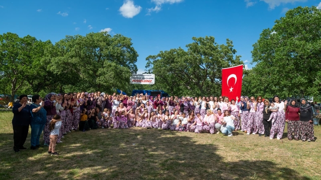 Baharın en renkli geleneği: Hıdırellez şenliklerinde yüzlerce kişi buluştu