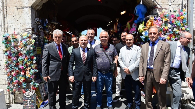 KUTO Başkanı Akdoğan, Vali Varol'a Kuşadası'nda eşlik etti