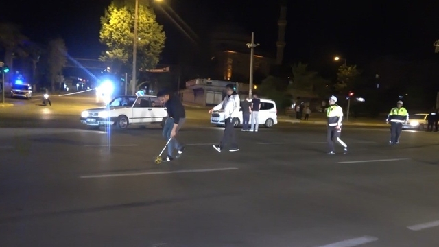 Kilis'te feci kaza: Tır ile çarpışan motosikletteki 2 kişi ağır yaralandı