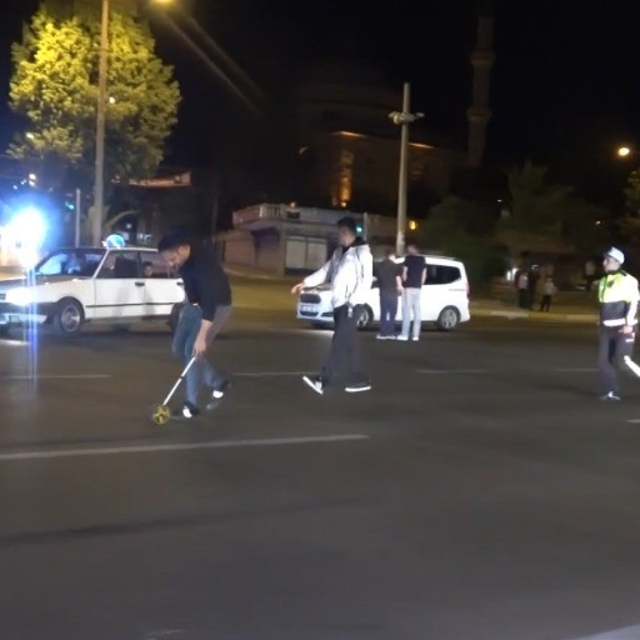 Kilis'te feci kaza: Tır ile çarpışan motosikletteki 2 kişi ağır yaralandı