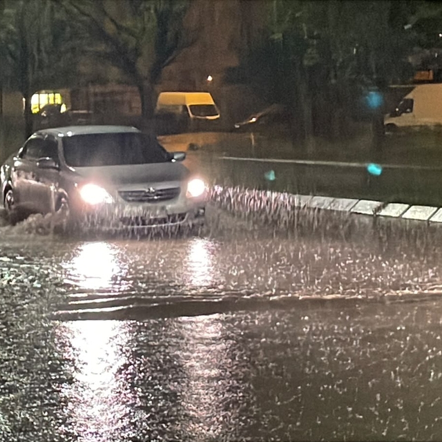 Kayseri'de sağanak sele dönüştü; yollar göle döndü