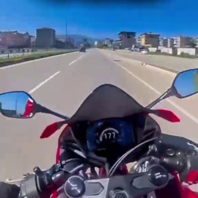 Paylaşım uğruna akan trafikte 177 kilometre hız yapan sürücüye 55 bin TL ce...