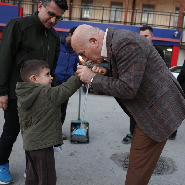Başkan Sekmen; "En büyük mutluluğumuz hemşehrilerimizin duasını almak"