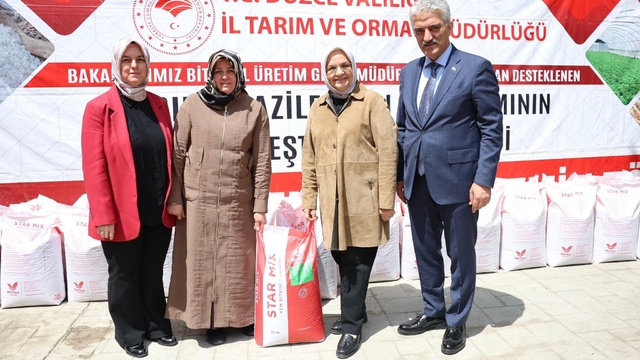Düzce'de çiftçilere yem bitkisi tohumu dağıtıldı