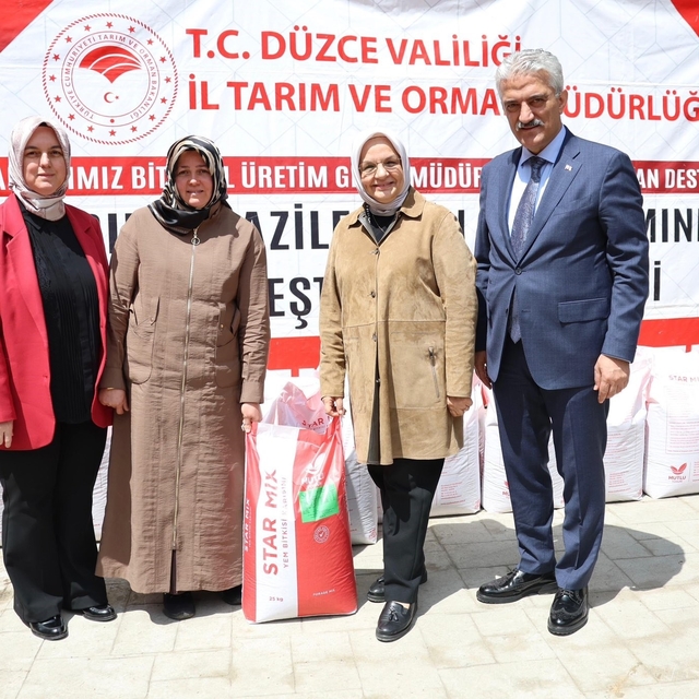 Düzce'de çiftçilere yem bitkisi tohumu dağıtıldı