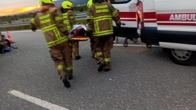 Yolcu otobüsü refüje çarpıp devrildi: 36 yaralı
