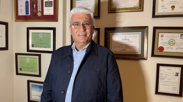 Uzmanından uyarı: "Tanı yanlışlığı hastaların hayatını riske atıyor"
Boyun fıtığı sanıldı, ana damarda yüzde 90 tıkanıklık çıktı
Beyin, Sinir ve Omurilik Cerrahisi Uzmanı Prof. Dr. Orhan Şen:
"Her kol ağrısını boyun fıtığı olarak değerlendirmek ciddi risk"