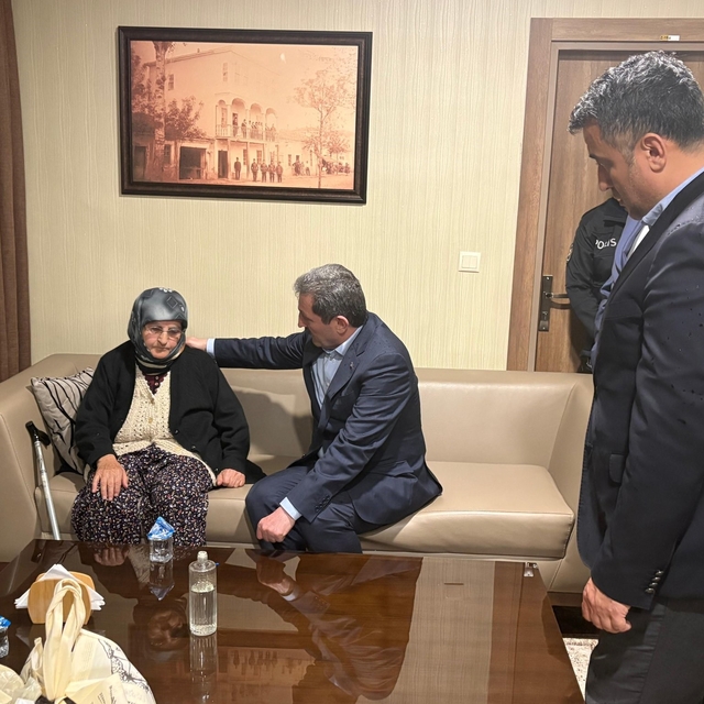 Şehit annesini Çorlu'ya vali ve başkan uğurladı